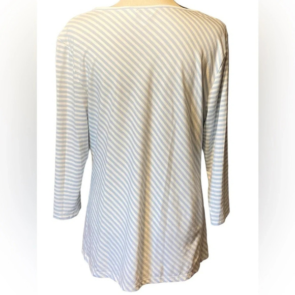🎀 Baby blue and white striped top 🎀 - Picture 4 of 7